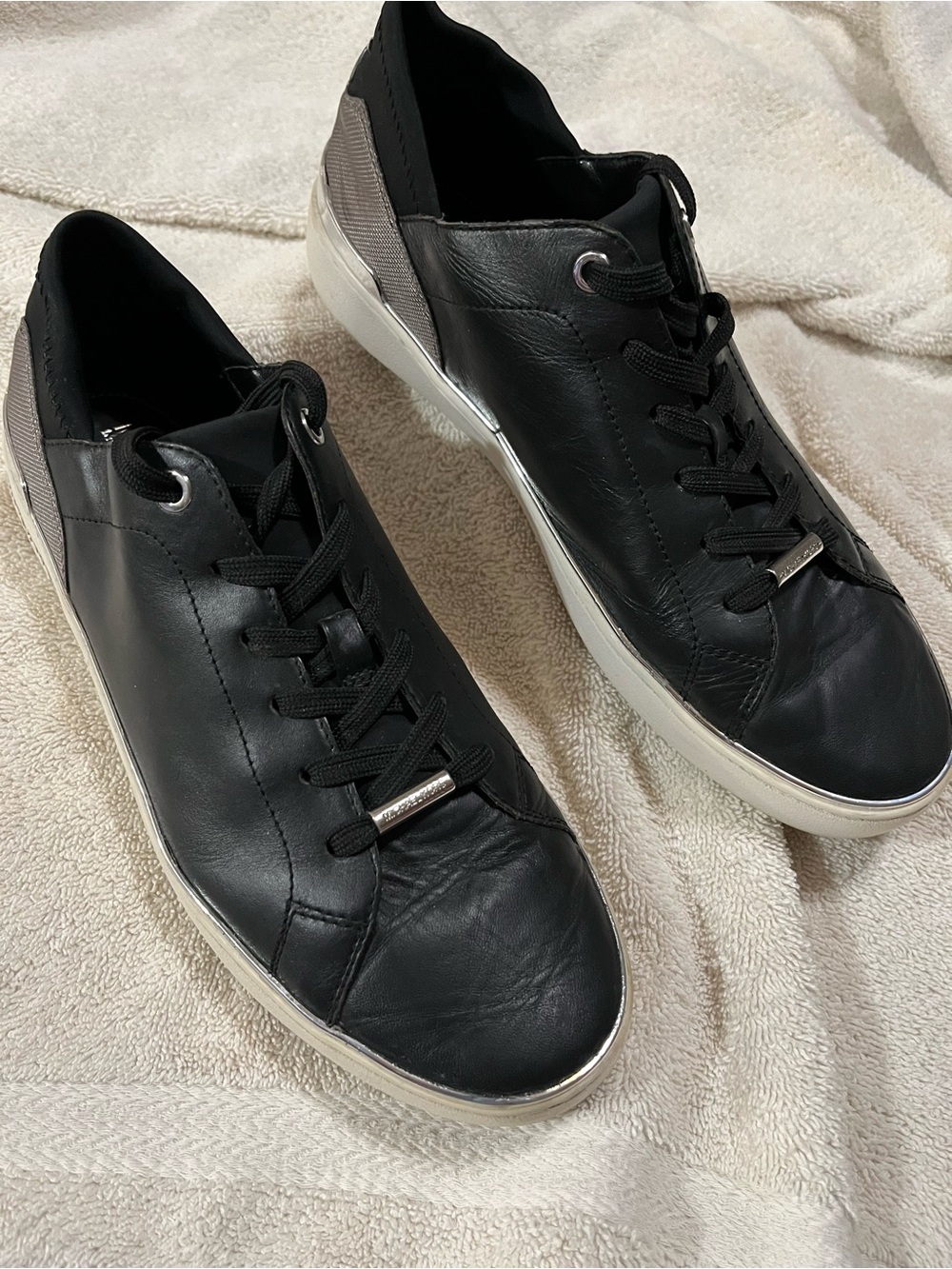 Men's Black Leather Low-Top Sneakers  9.5